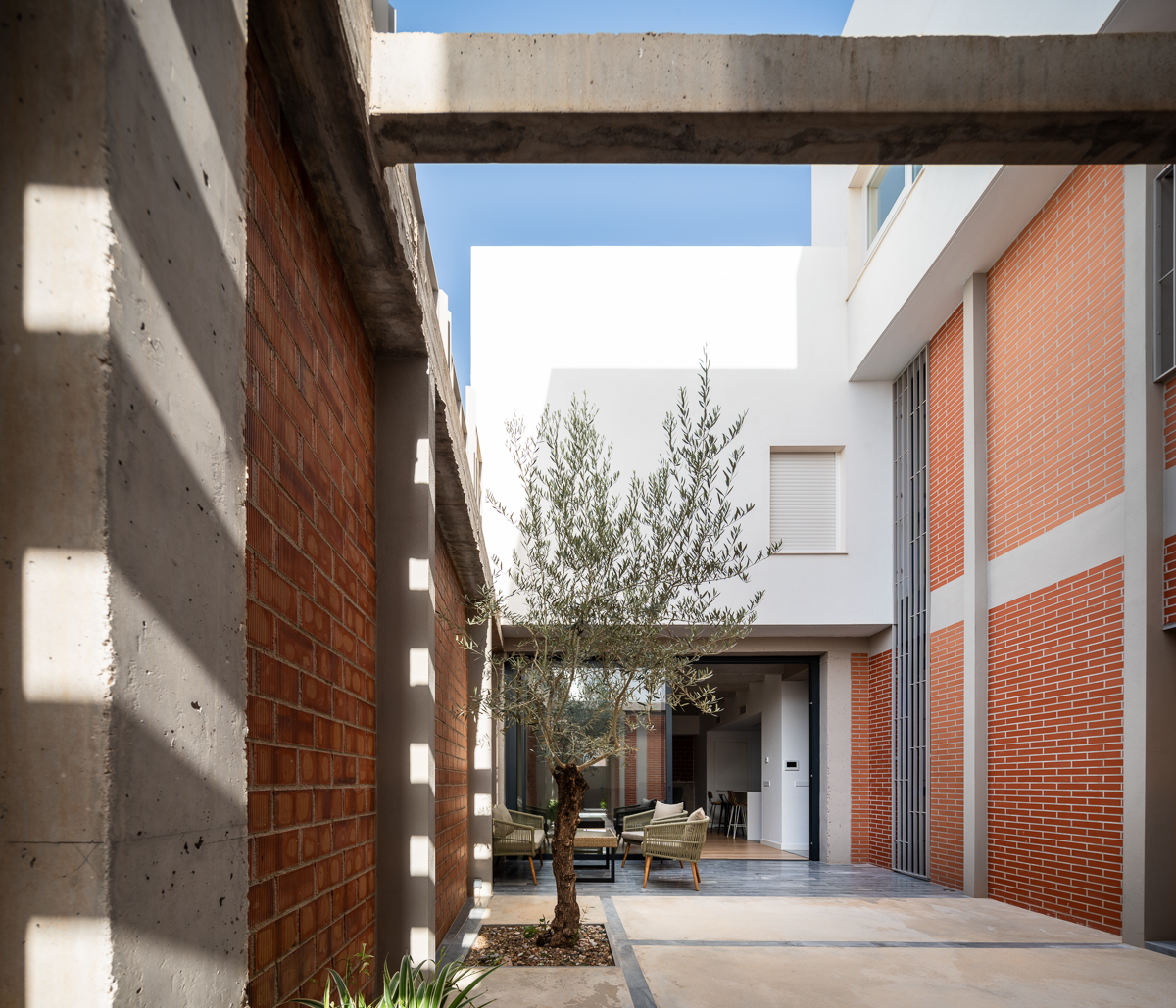 Manuel López Arquitectos + Carlos Parra Boyero + Victoria Rodríguez Rodríguez